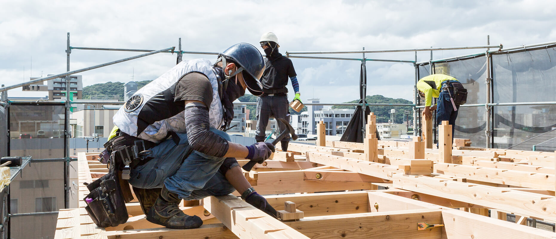 建設現場で働く人たちの写真