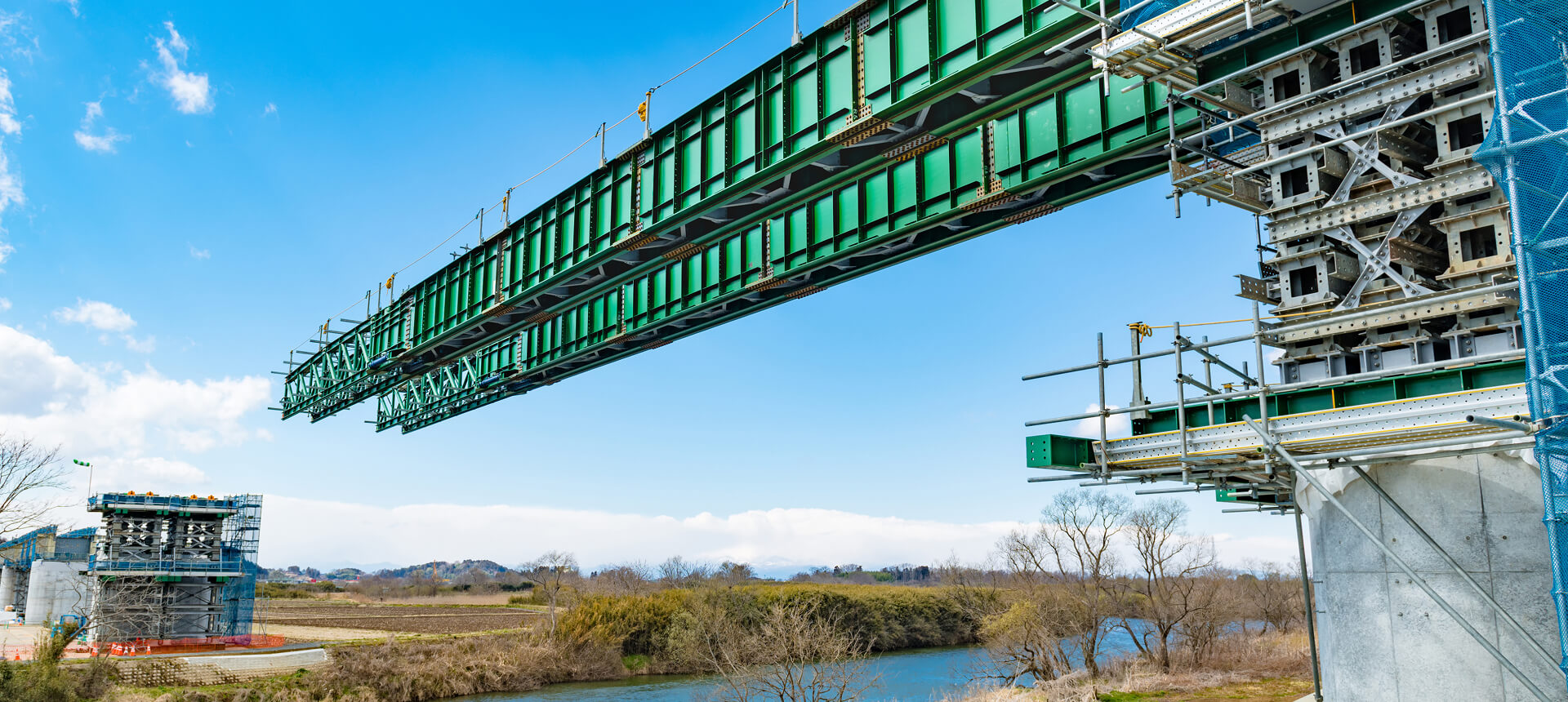 橋の工事中の写真