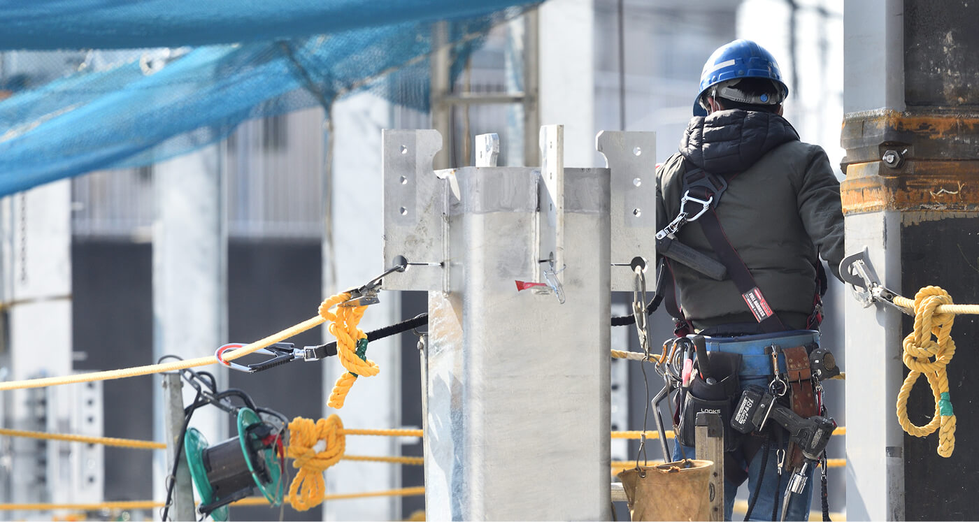 建設現場で働く人たちの写真